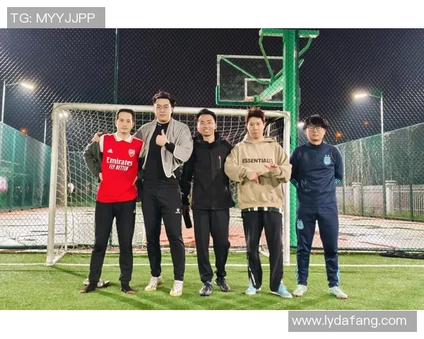 足球球星经典站姿解析图解全面剖析运动员身体语言与技巧运用